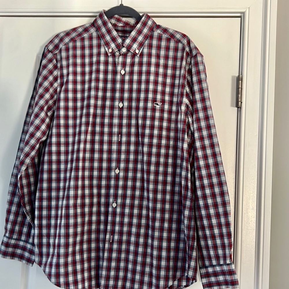 Like new plaid shirt. Worn just a few times. I’m excellent condition